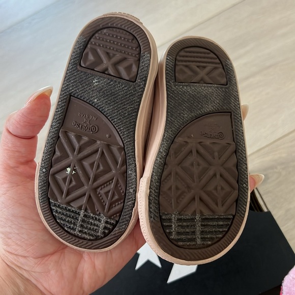 Converse Blush Toddler Size 5 - Picture 5 of 6